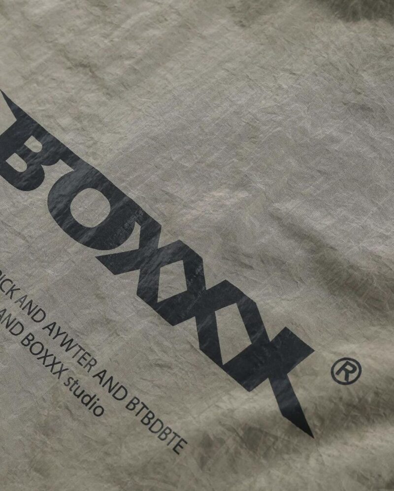 Вітровка "BOXXX" купити в Україні з доставкою. Комір і манжети на резинці, регульовані затяжки на талії. Захищає від вітру та додає комфорту